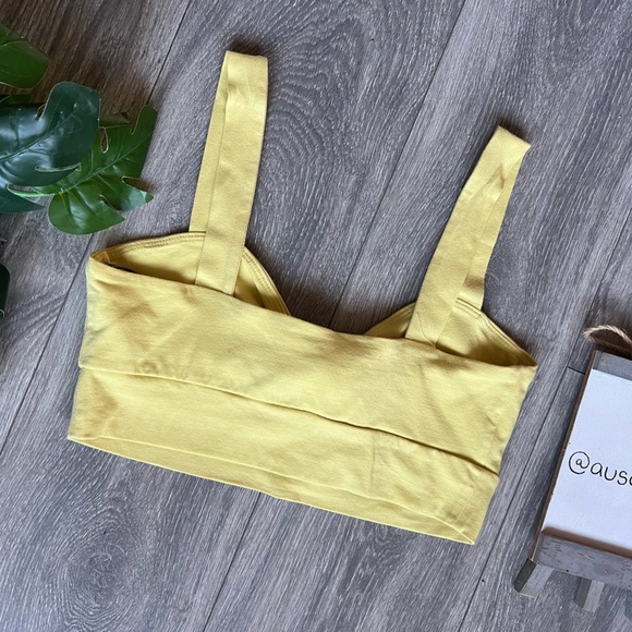 Forever 21 tie front summer crop top tank top in yellow. Size M - Picture 3 of 8